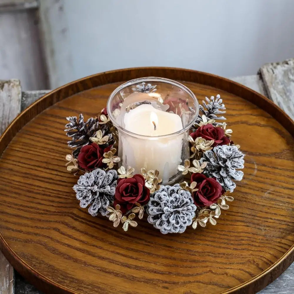 NordCandle™ – Weihnachtskranz mit Beeren & Tannenzapfen