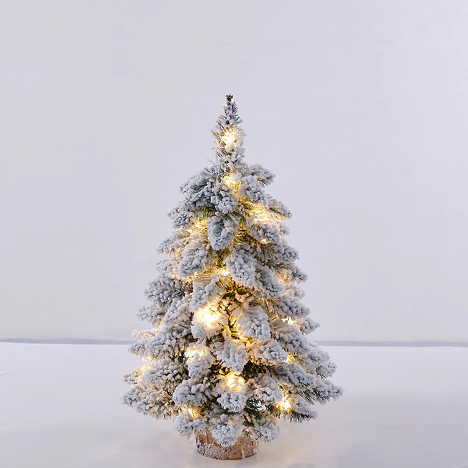 Weihnachtsbaum Tischfigur – Schneebedeckter Mini Weihnachtsbaum mit LED-Lichtern für Geschenke