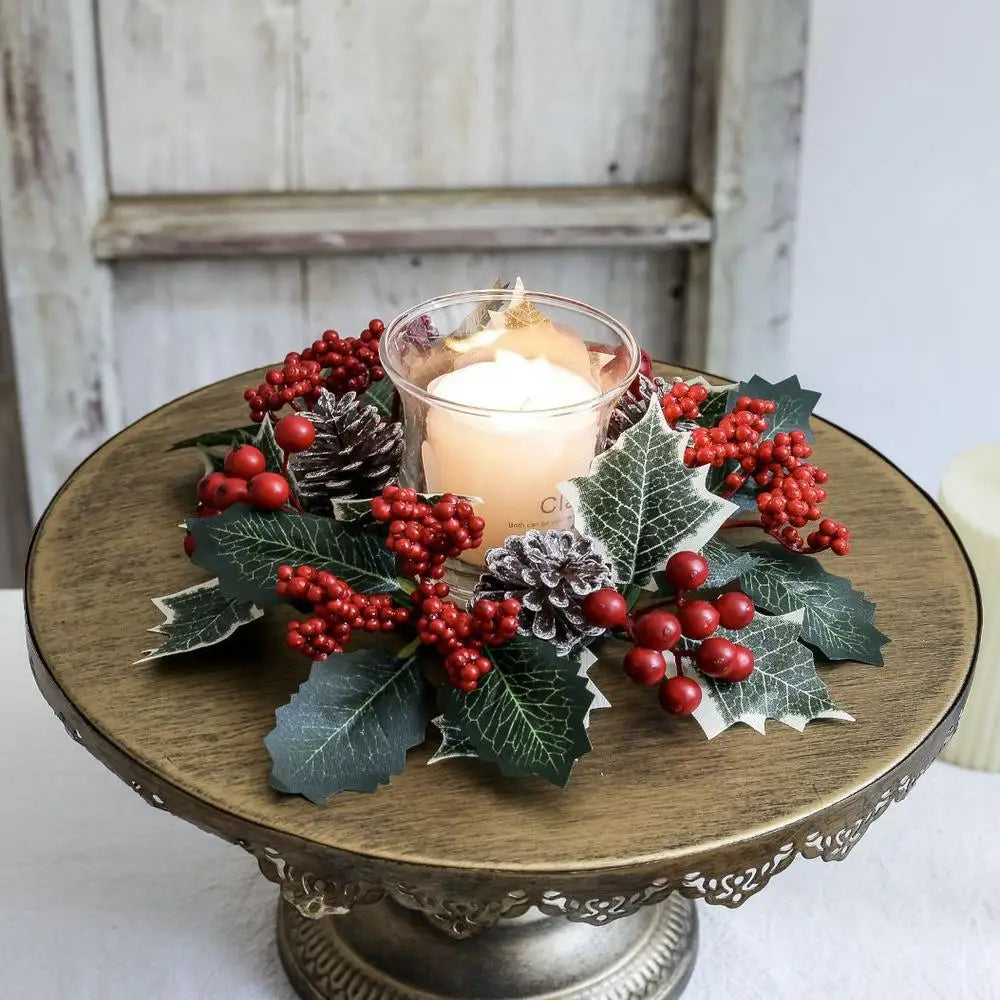 NordCandle™ – Weihnachtskranz mit Beeren & Tannenzapfen