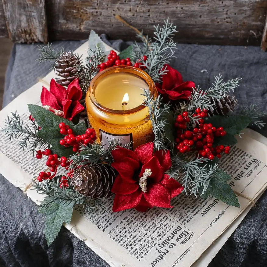 NordCandle™ – Weihnachtskranz mit Beeren & Tannenzapfen