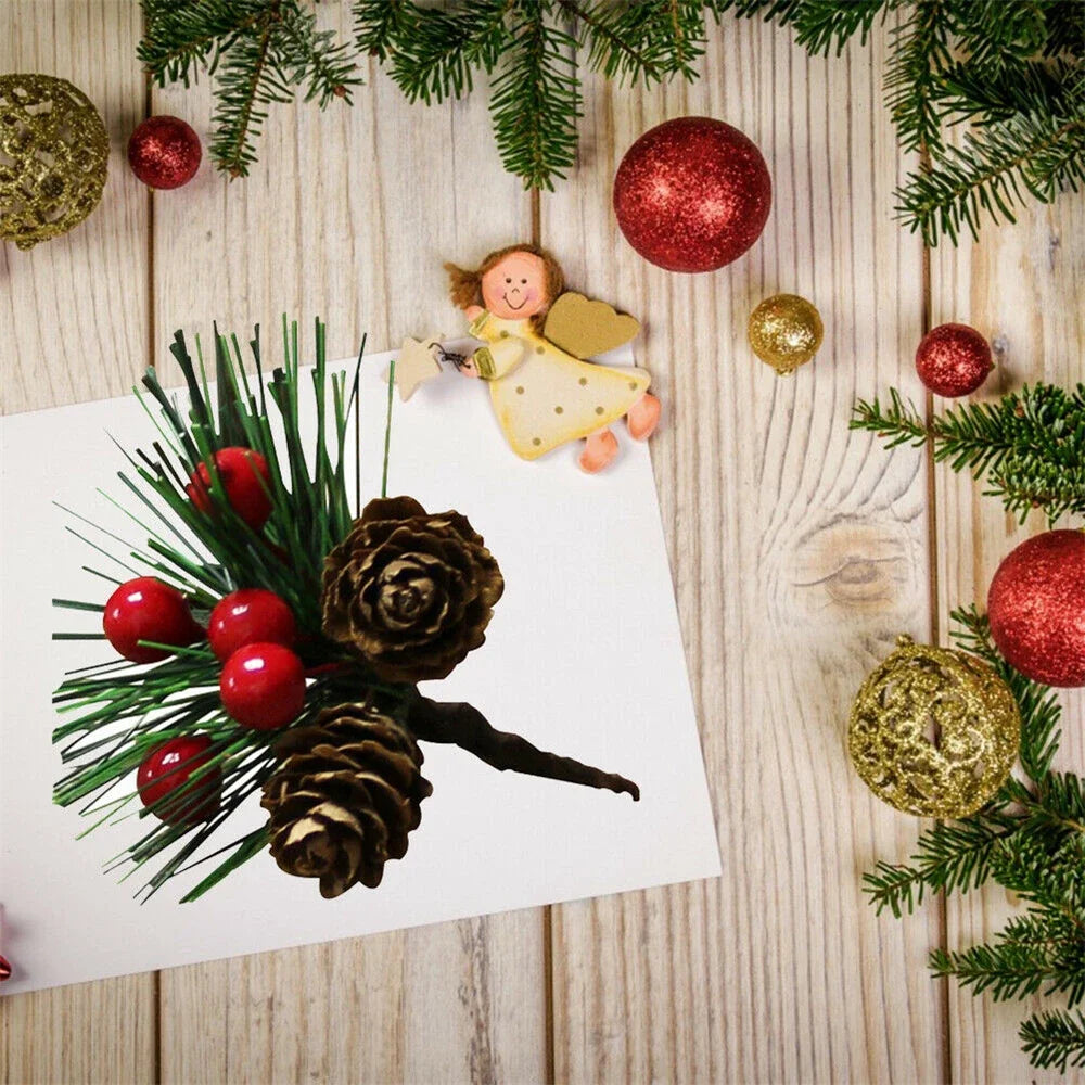 1/5 Stück Weihnachts-Dekoration – Künstliche Tannenzapfen mit Roten Beeren für Baum Anhänger & Festliche Deko“